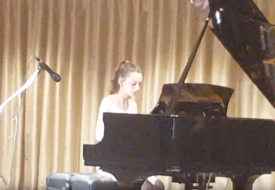 Sophia Zalipsky Plays "My Heart Will Go On"